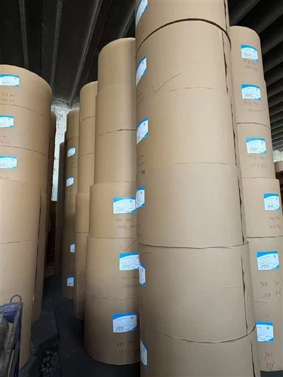 Как индустриалната крафт хартия допринася за устойчивите опаковки?